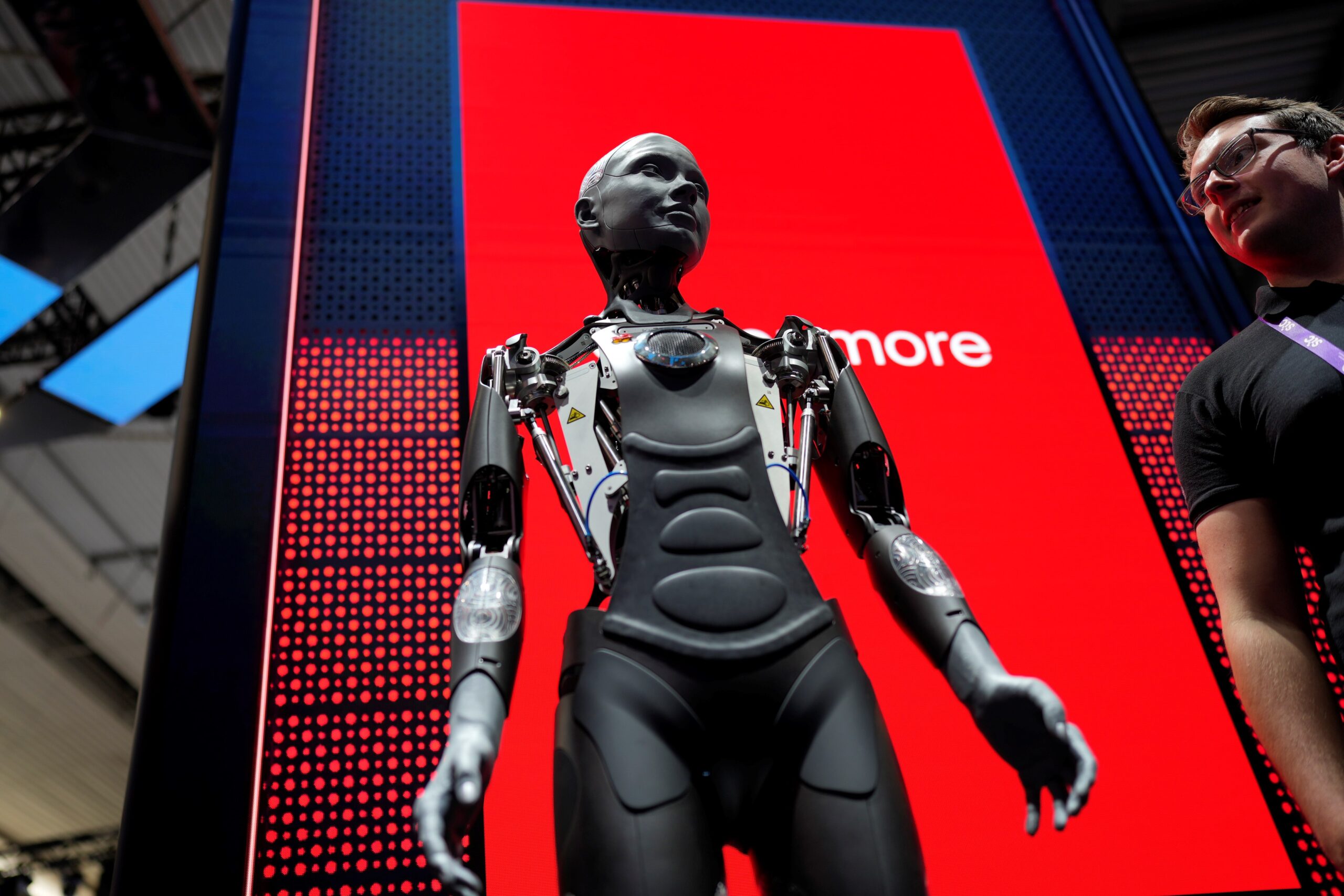 Ameca: El androide que desafía los límites de la humanidad en el MWC 2024