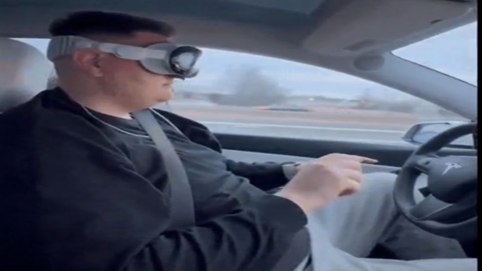 Videos virales de conductores de Tesla con gafas de realidad virtual encienden las alarmas en Estados Unidos