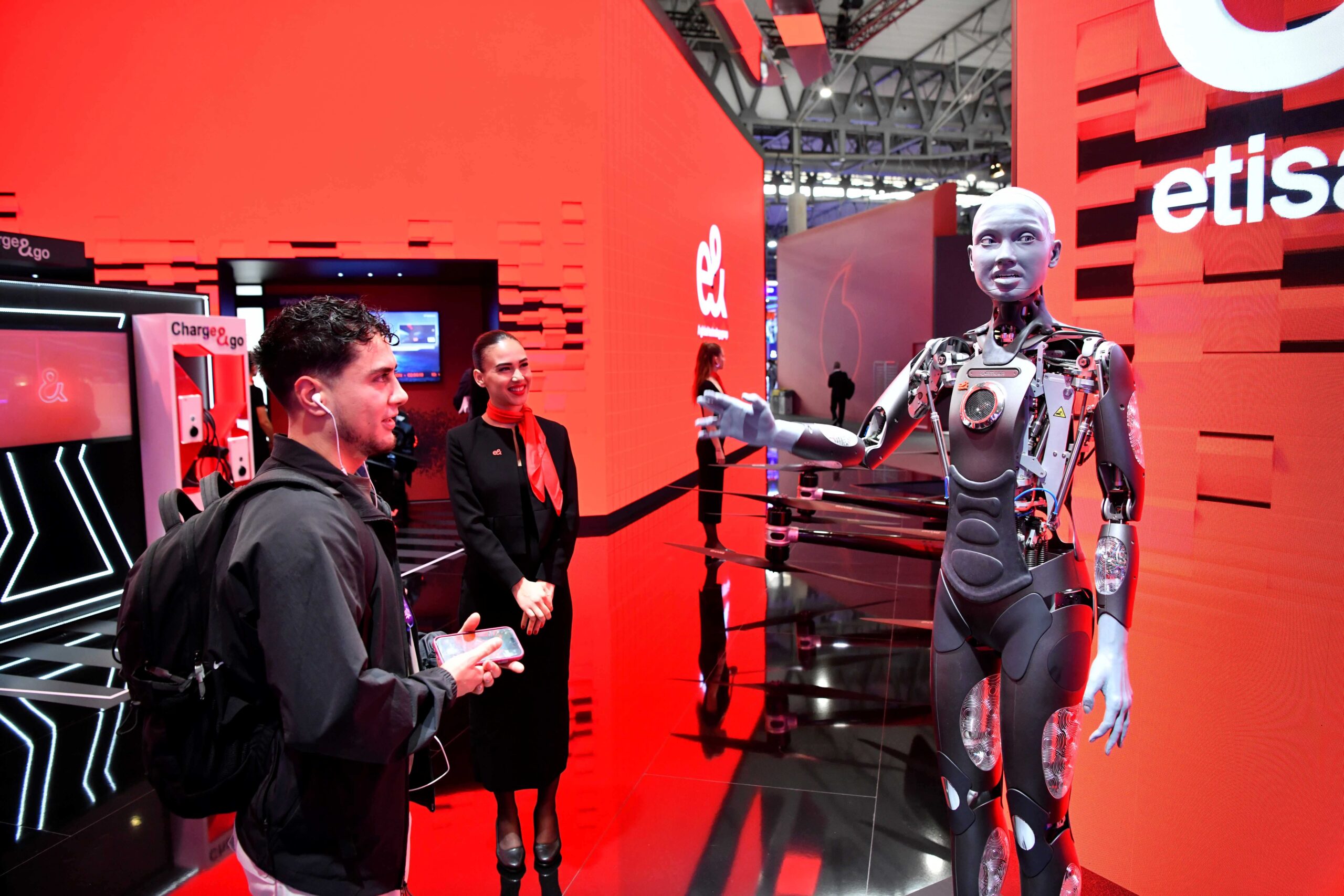 Robots emocionales y movilidad eléctrica en el MWC 2024