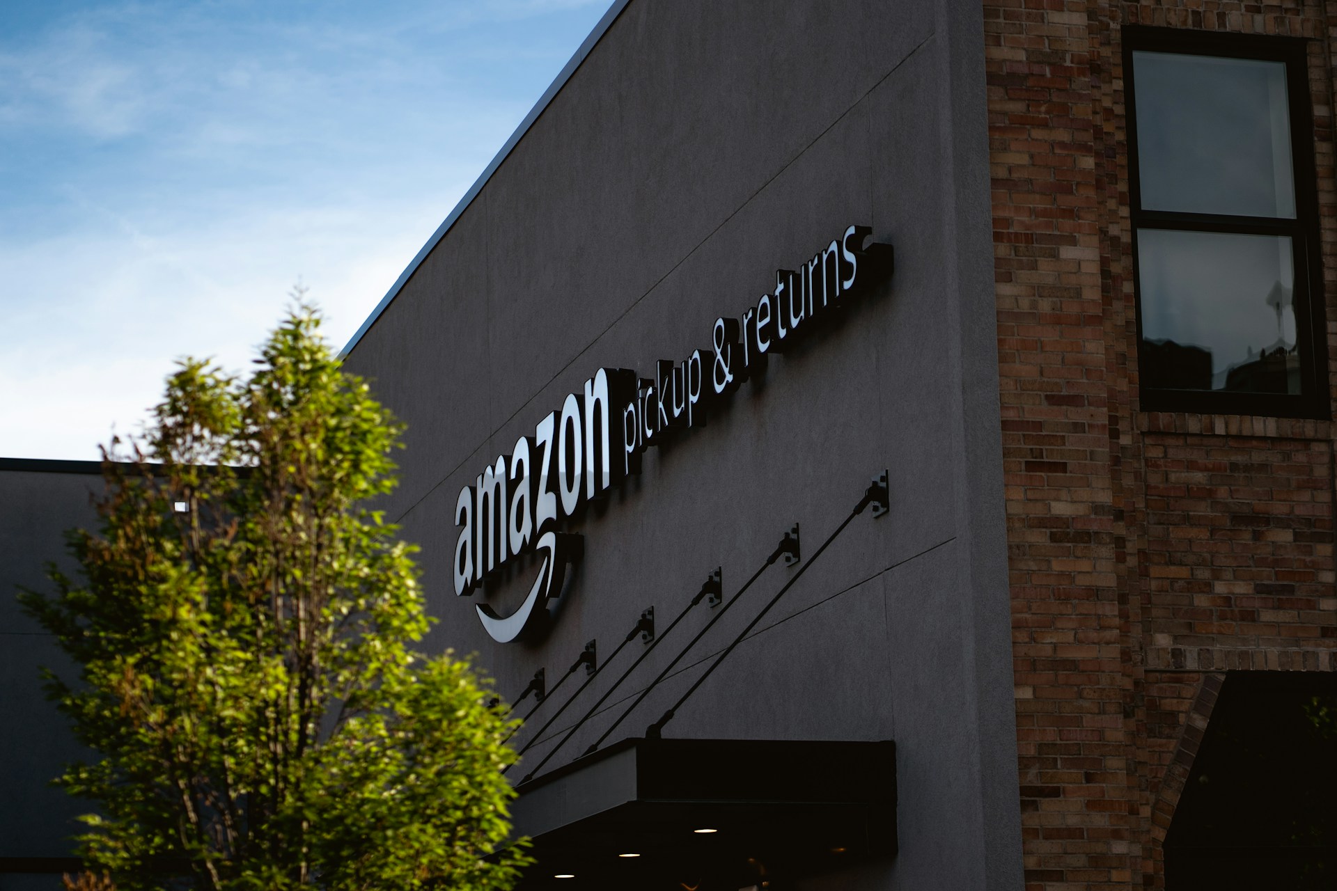La acción de IA más prometedora para 2024 recae en Amazon, superando el auge de Nvidia