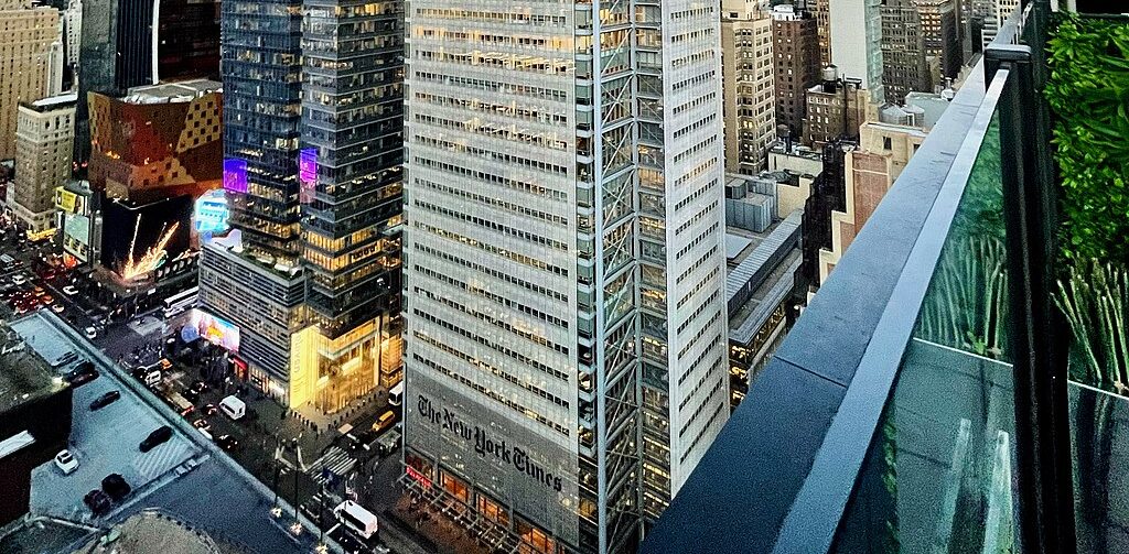 The New York Times pide a Perplexity que deje de usar su contenido