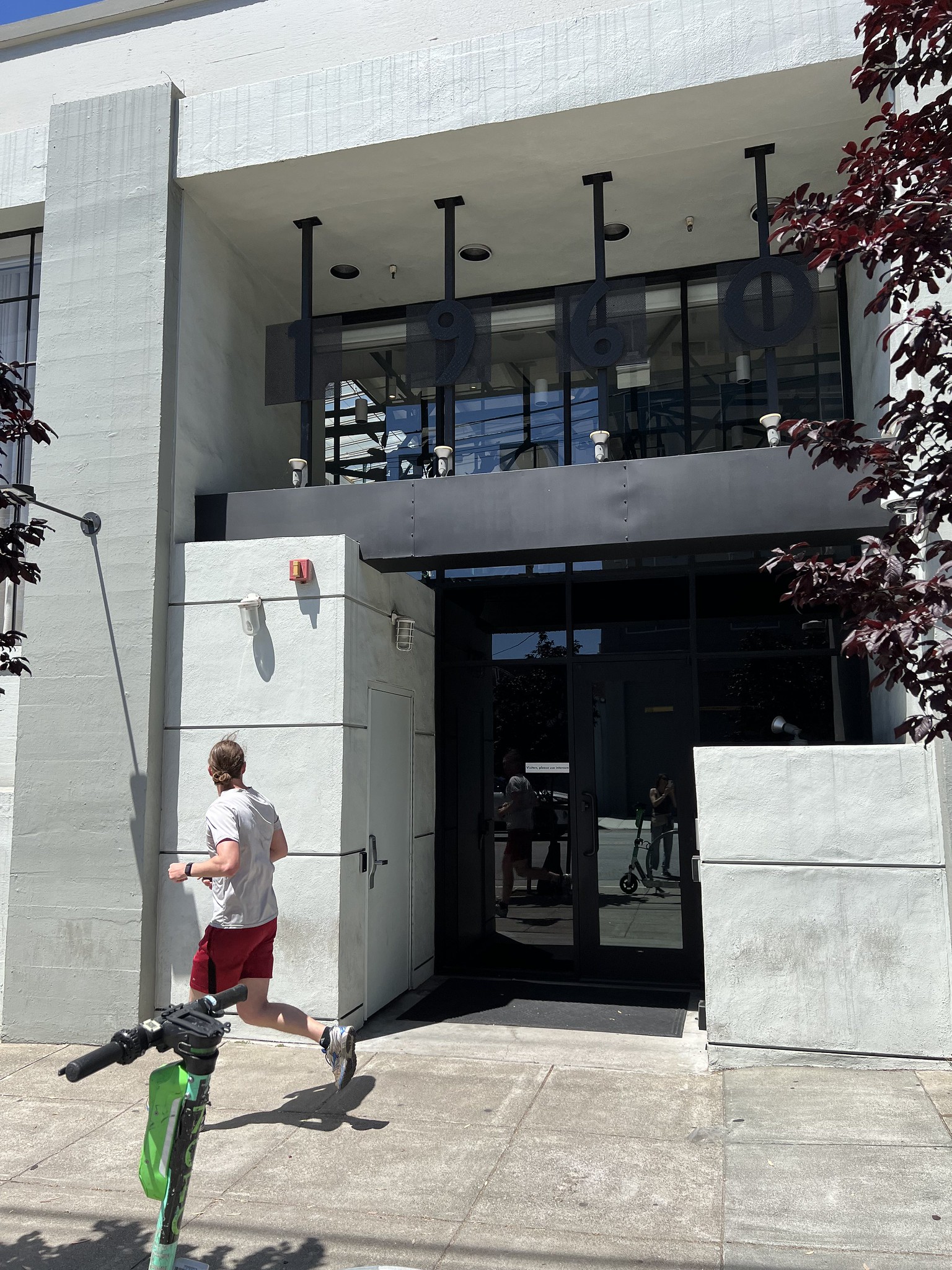 OpenAI incorpora a Scott Schools como jefe de Cumplimiento