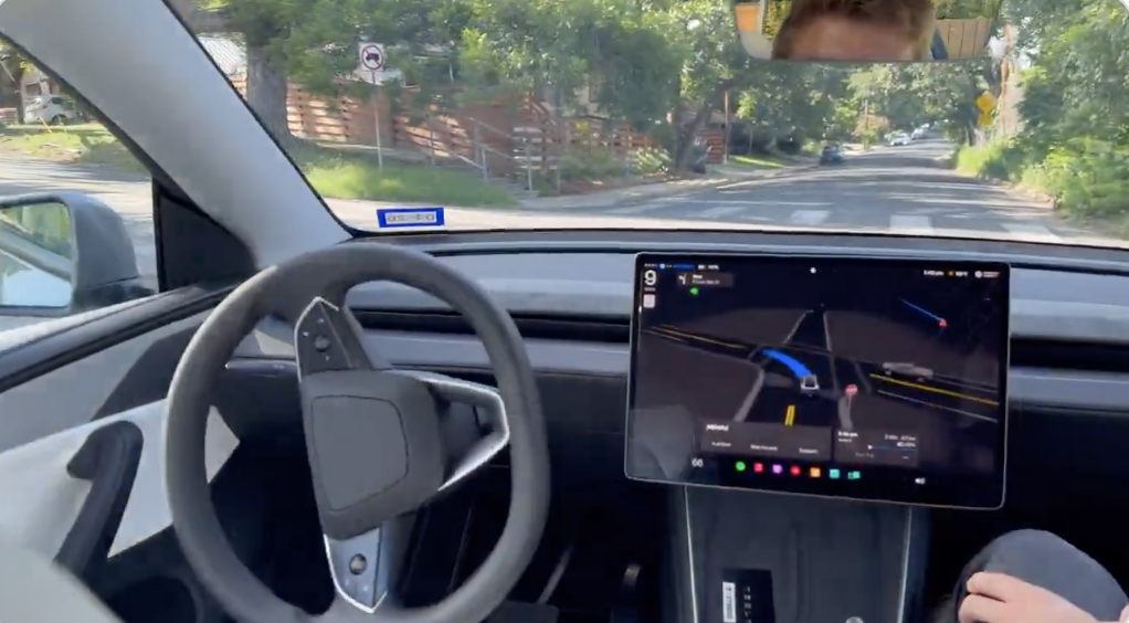 Sin conductor, pero no sin humanos: el debut medido del Robotaxi de Tesla