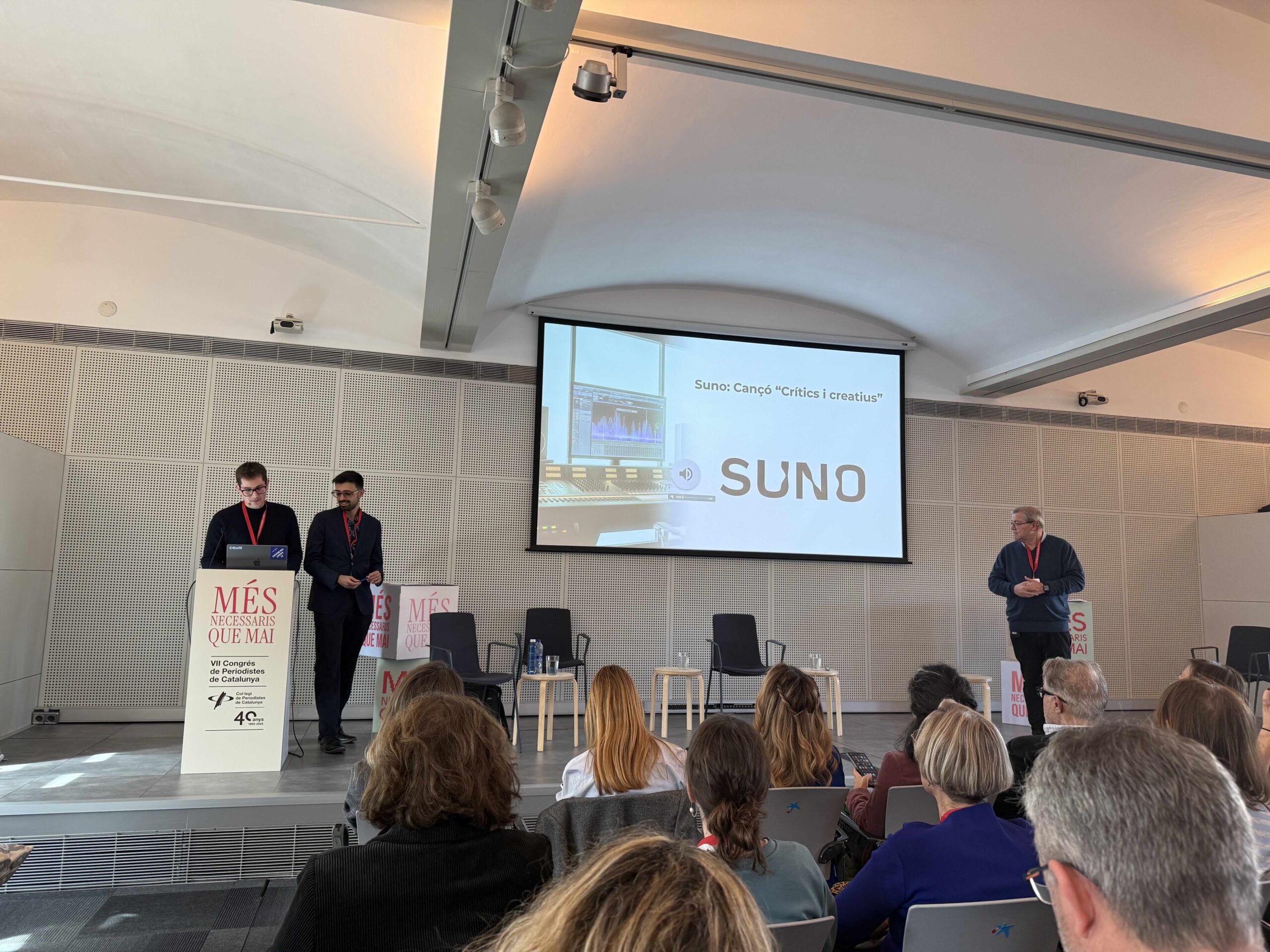 Cinco miradas sobre la IA, el periodismo catalán se cita con su futuro