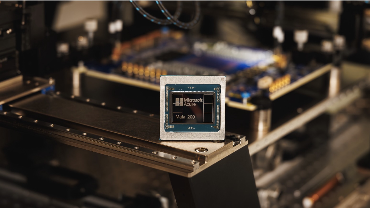 Microsoft lanza Maia 200 para ejecutar modelos de IA con más eficiencia y menos coste