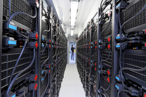 Cazadores de mentiras: La alianza entre lingüística forense y agentes de IA para detener el fraude BEC