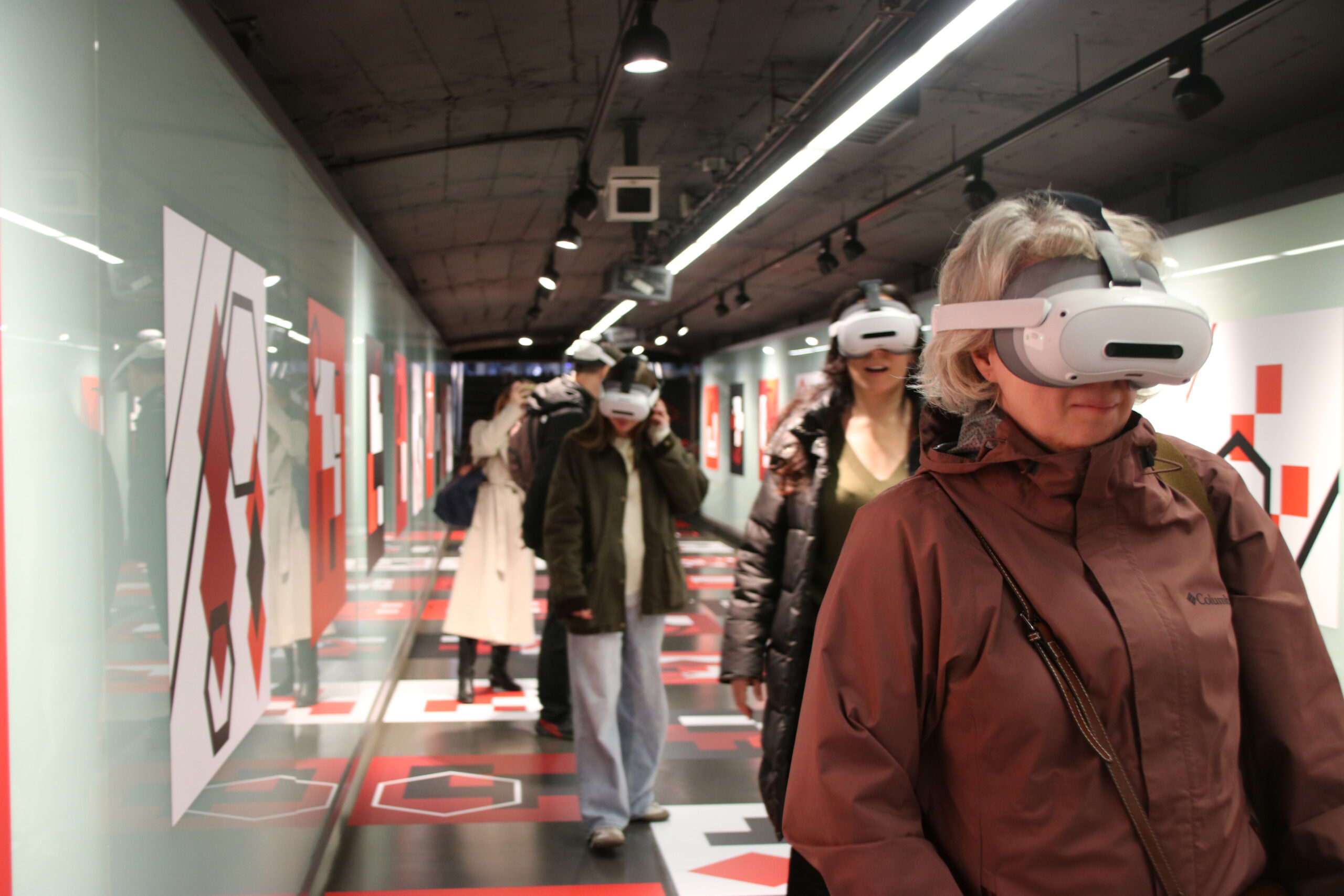 Cien años bajo tierra: el Metro de Barcelona se cuenta con realidad virtual en Diagonal