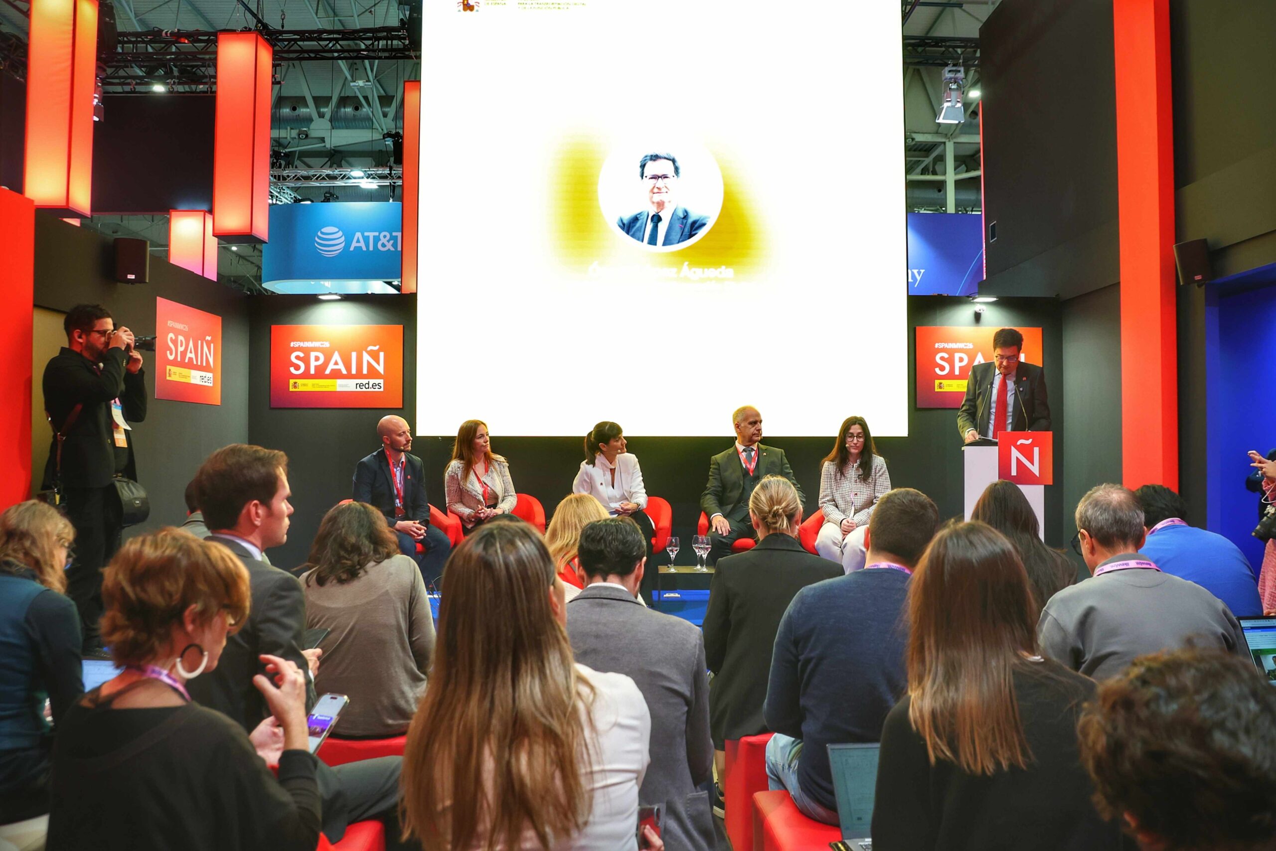 ALIA salta del anuncio a la calle: primeras empresas españolas que ya la usan para atender, ahorrar y proteger datos